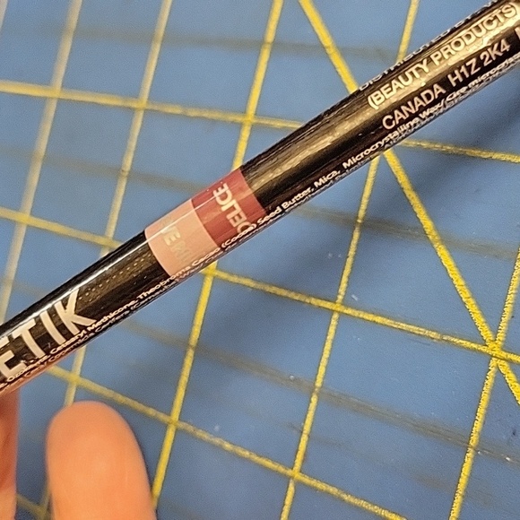 V. Kosmetik Dual-Ended Lipliner Color Deluce & Reve Nude New Sealed Pencil - Picture 2 of 3